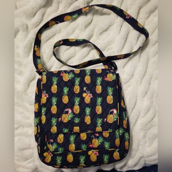 Bundle Vera Bradley Crossbody Purse, Wallet, Pouches,Market Totes, Wristlet EUC - Picture 11 of 14